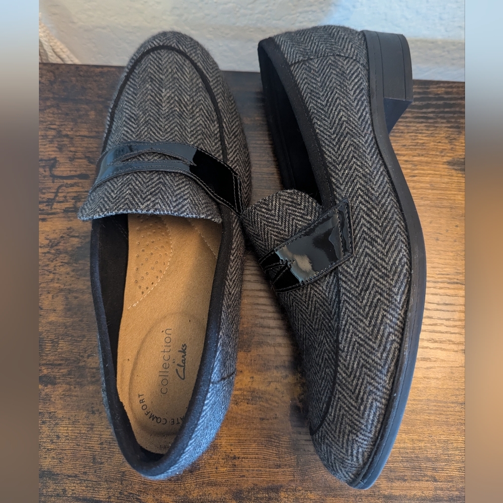 Clarks Ultimate Comfort Herringbone Loafers - Picture 4 of 10